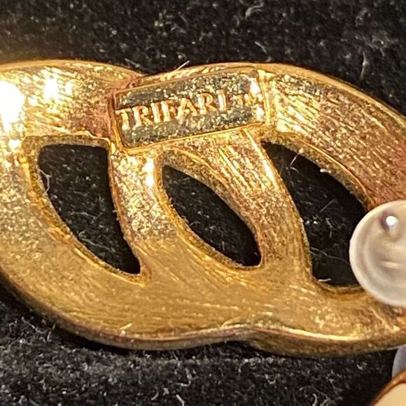 Trifari Enamel Gold Post Earrings - Picture 5 of 6